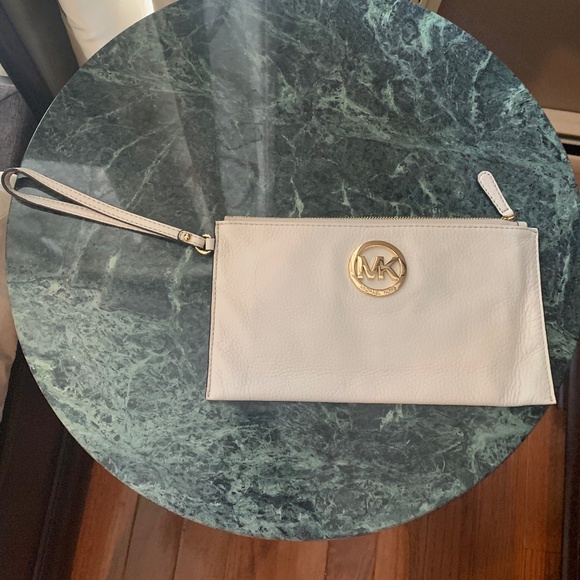 NWOT Michael Kors Cream Leather Wristlet - Picture 1 of 6